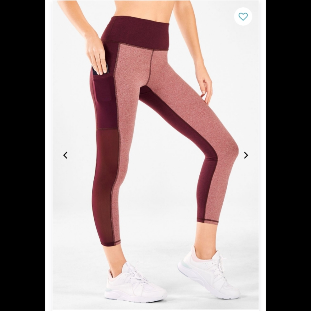 Fabletics High-Waisted Pocket Capri Burgundy/Berry
